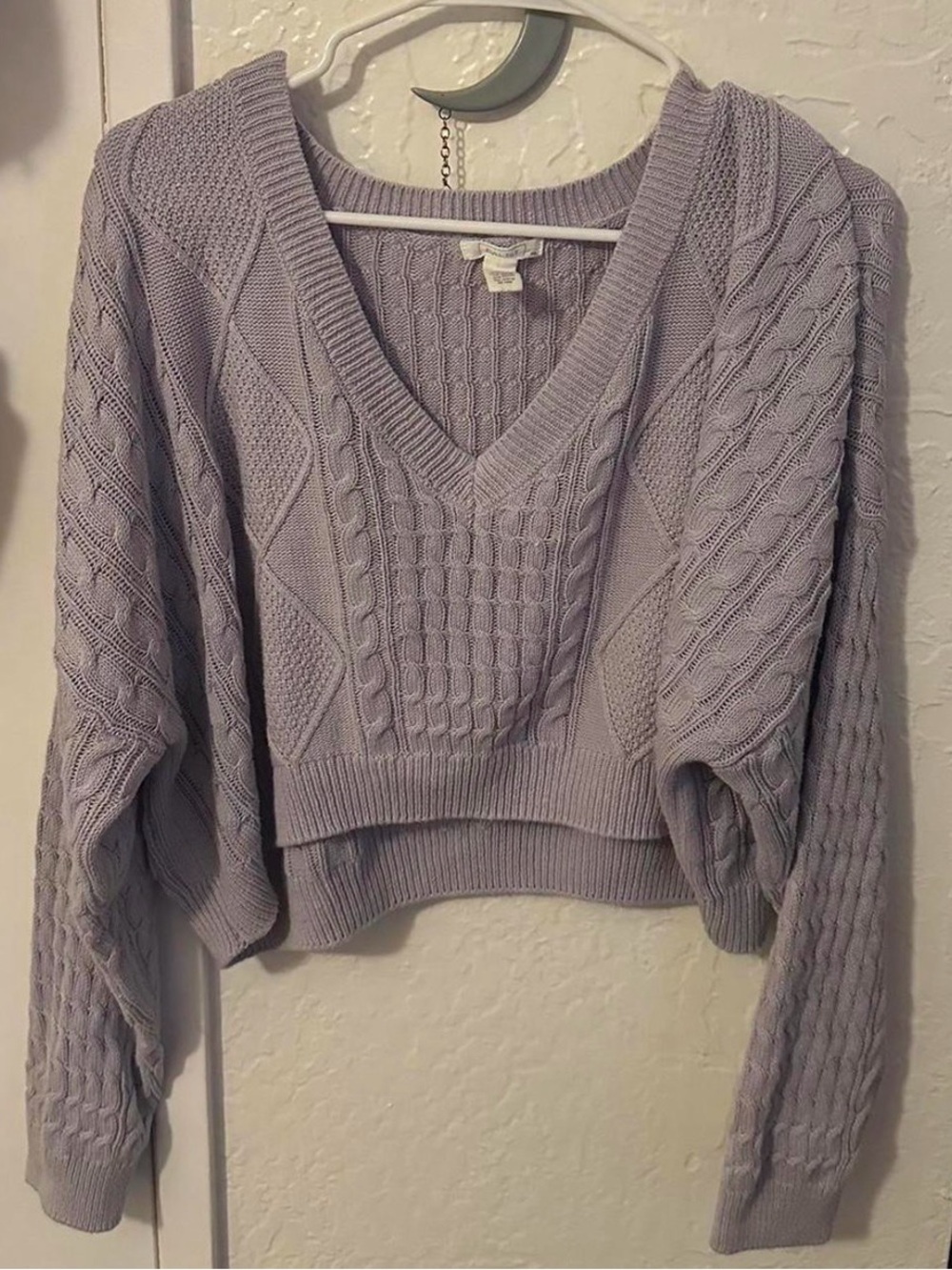 V-Neck Cable Knit Cropped Sweater - Light Lavender